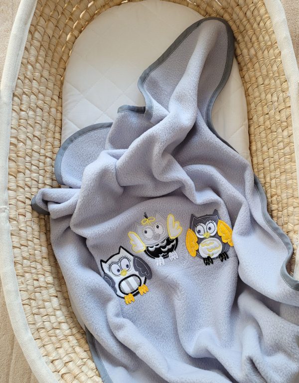 Polar fleece blanket for babies - Owls Bigi Zibi & Adele- grey-yellow - Image 3